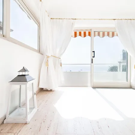 フラヴィオ ジョイア ポジターノ