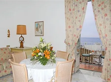 フラヴィオ ジョイア ポジターノ