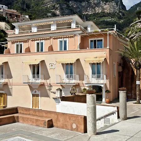 Flavio Gioia Aparthotel 3*