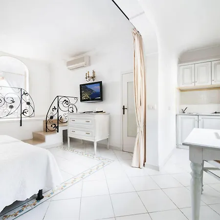 Flavio Gioia Aparthotel 3*