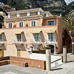 Flavio Gioia Aparthotel 4*