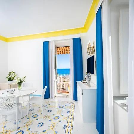 Flavio Gioia Aparthotel 4*