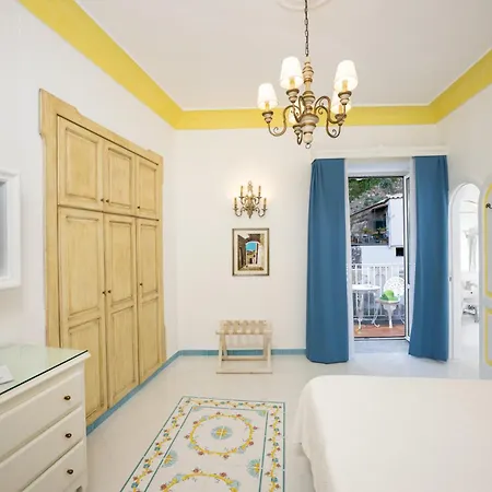 Flavio Gioia Aparthotel 4*