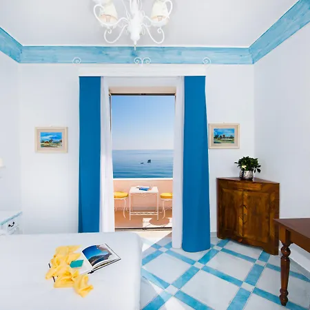 Flavio Gioia Aparthotel 4*