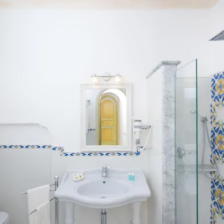 Flavio Gioia Aparthotel 4*