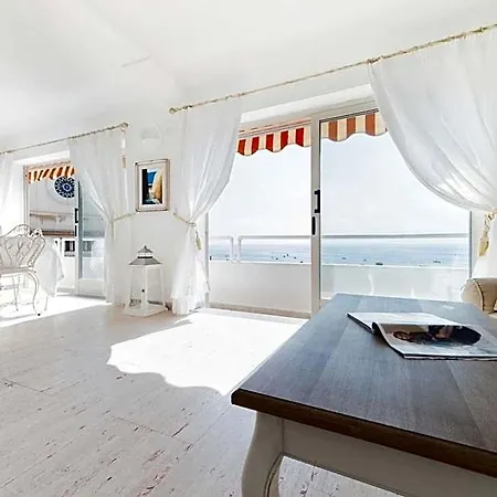 Flavio Gioia Aparthotel