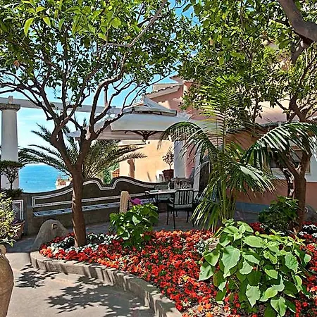 Flavio Gioia Aparthotel 4*