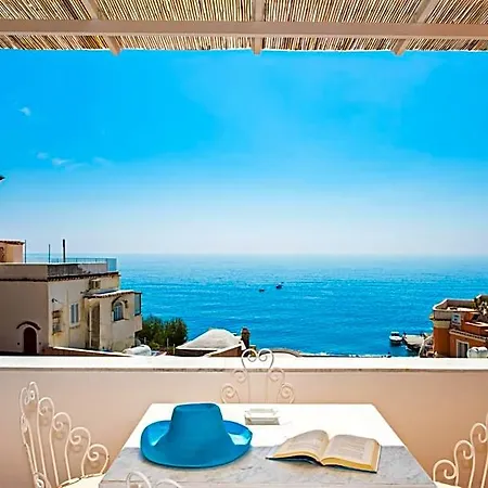 Flavio Gioia Aparthotel
