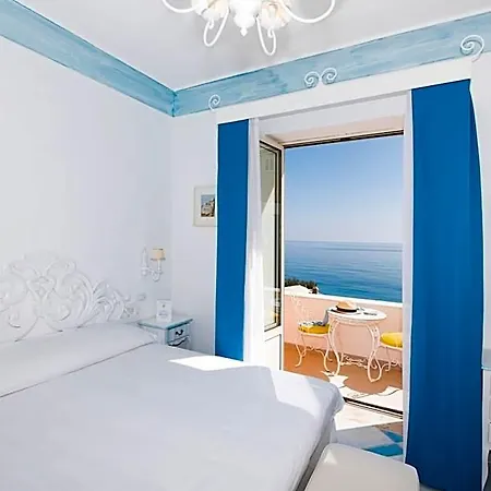 Flavio Gioia Aparthotel 4*