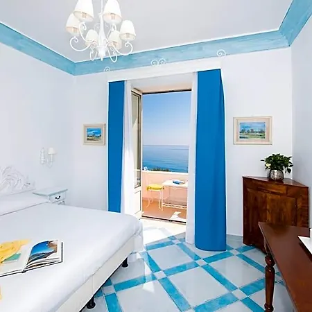 Flavio Gioia Aparthotel