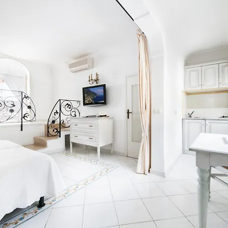 Flavio Gioia Hotel apartamentowy 4*