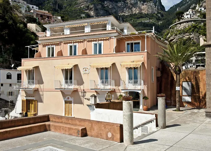 Flavio Gioia Apartmanhotel 4*