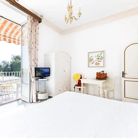 Flavio Gioia Apart Otel 3*